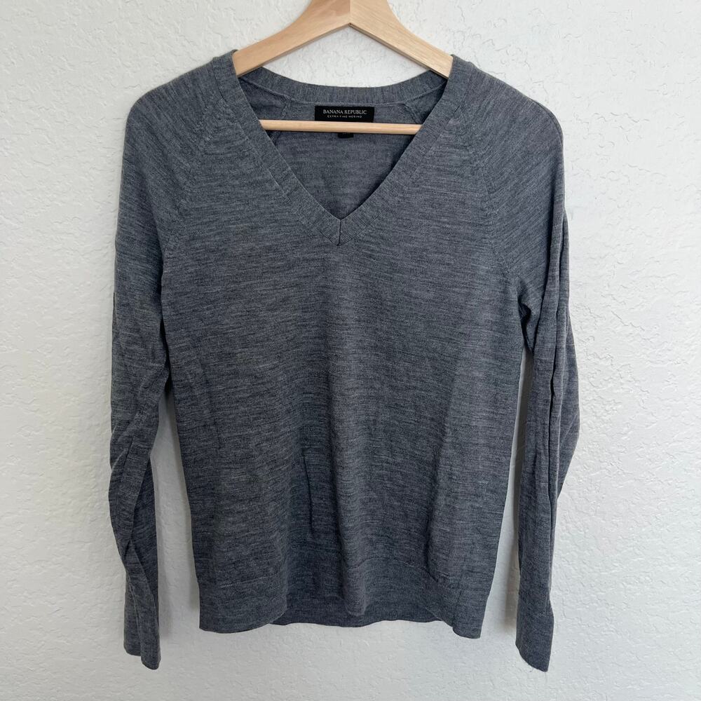 Banana Republic Extra Fine Merino Wool Gray V-Neck Sweater M